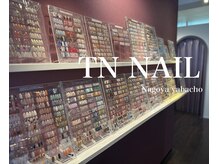 ティーエヌ 名古屋矢場町店の雰囲気(毎月更新される定額サンプルからネイルを楽しめる)