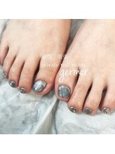 ジェルメ(germer)/マグネットネイルとラメのフット