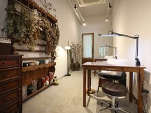 イット バイ エラ(it by era)の雰囲気（アンティークの家具が多く落ち着いた店内です＊.）