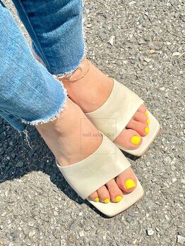 ネイルサロン ソル(Sol)/足は派手に!夏限定イエローfoot