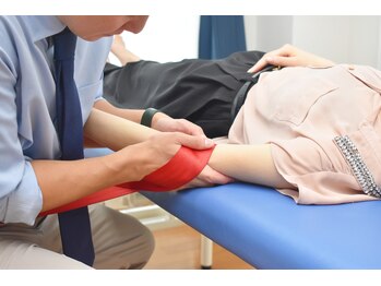 治療院 春の風/肩の施術