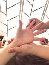 宙 郡山桑野店/脳を癒す【ハンドリフレ】