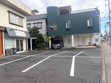 ペルル(Perle)の雰囲気（こちらの緑の建物。2階の202号室です♪）