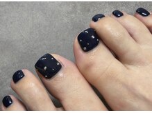 ネイルアンドアイラッシュスタジオ シュシュ(chouchou)/秋色フットネイルネイビー