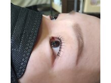 まつ毛パーマは立ち上げ、Cカール、韓国風などロッド多数常備！