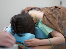 名古屋鍼灸 美容健康院/施術風景7（鍼灸）