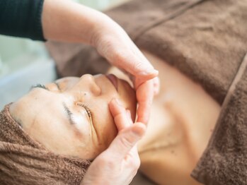 ハートフレンド(Heartfriend)の写真/【究極のしわ、たるみ改善】本格筋骨小顔コース60分6600円！！デコルテ/腕まで施術いたします♪