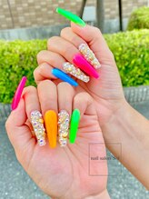 ネイルサロン ソル(Sol)/ネオンカラー×敷き詰めで派手に