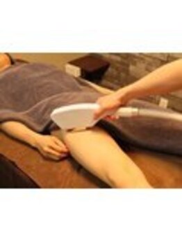 メンズビューティーSMOOOTH ～脱毛・メンズフェイシャル・眉毛WAX・ホワイトニング～/メンズ脱毛施術風景