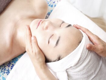 エステティックサロン レーヴ(Reve)の写真/【毛穴ケア当店No1☆人気フェイシャル60分】ベテランセラピストによるこだわりのフェイシャルケア♪