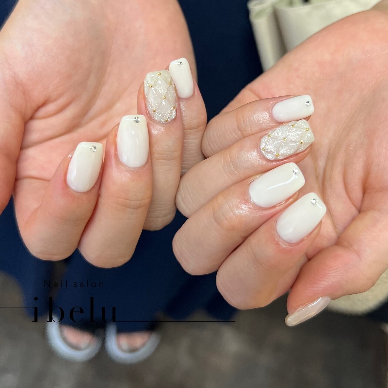 2026年冬トレンド】ホワイト ワンカラー ハンドのネイルデザイン集