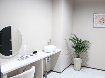 レアーレグロウ(Reale Glow)/パウダールーム