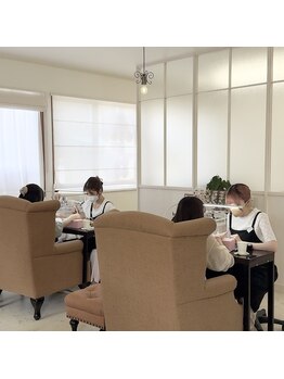 ル ソレイユ(Le soleil)の写真/仕事帰りに大人女子も気軽に来店☆19時まで予約受付！美爪で気分も上がる♪