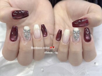 ホワイト×ボルドー