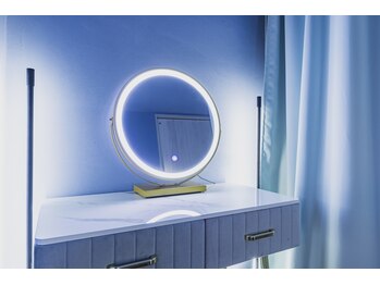 とける 心斎橋本店/ドレッサーとアメニティもご用意