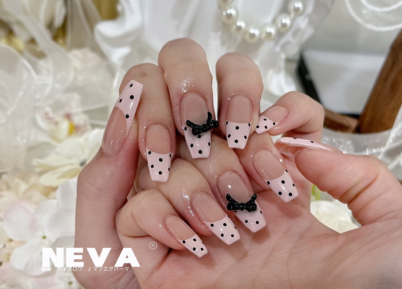 2025年-2026年冬トレンド】ドットフレンチのネイルデザイン集｜人気順