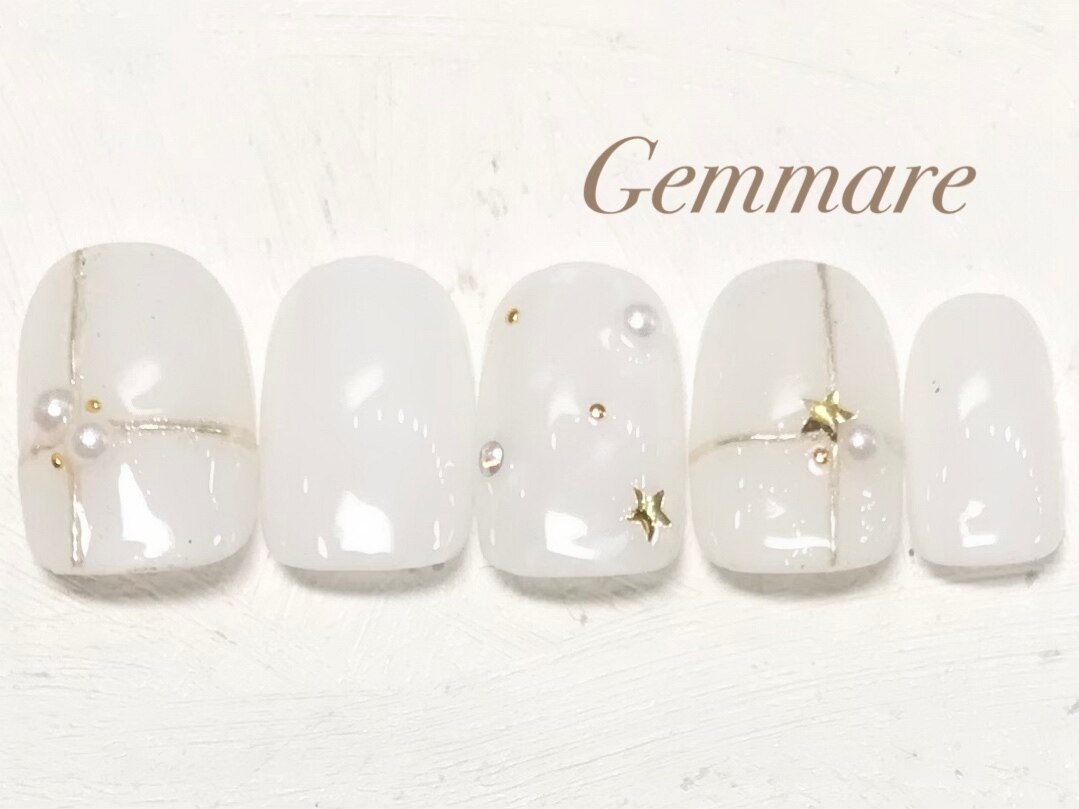 2026年冬トレンド】ホワイト ワンカラー ハンドのネイルデザイン集