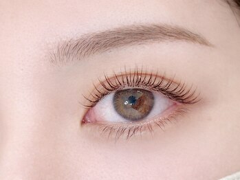 エメローズ 梅田店(AIMEROSE)の写真/【目の形に合わせて似合わせ】エクステ上130本￥3520～/オーダーメイドデザインまつげパーマ¥3850～