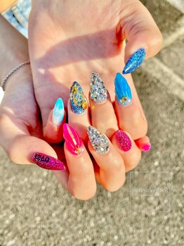 ネイルサロン ソル(Sol)/ピンクとブルーで夏派手ネイル