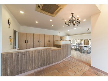 ユウ 尾張旭店(U)/広々とした受付スペース