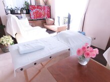 asitubo cafe hana 《足つぼ/足ツボ》の雰囲気(日当たりの良い明るいお部屋での施術です)