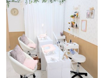 はあとねいる 和泉中央店の写真/《友達の家に遊びに来たようなアットホームな空間》駐車場完備♪お子様づれOK♪ハンドフット同時施術可能♪