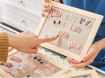 フィルイン・ニュアンスネイル専門【ネイルサロンhotori】【2月中旬 NEW OPEN(予定)】の写真/オフィスOKなデザイン~上品ニュアンスデザインまで豊富な定額コース【オフ込◆定額¥3800~】