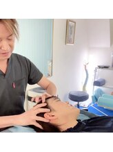 アオヤマ サロン ワイゼット(AOYAMA SALON YZ)/美容鍼の前に小顔矯正します