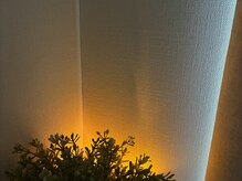 ルート(√root)の雰囲気(キャンドルライトの灯りで心落ち着く空間でお休みいただけます。)