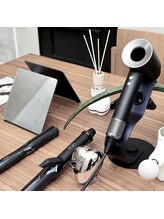 【メイクブース】お出かけ前でも心配なし。コテ・アイロン完備の充実したパウダースペース