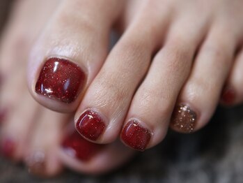 クロ(KURO)/フラッシュで秋フットネイル