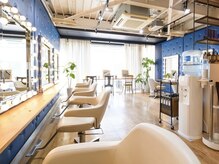 ヘッドスパ ブレインズリラクシング 下北沢(BRAINS)の雰囲気（美容室併設サロンならでは仕上げは解放感たっぷり空間で艶髪に♪）