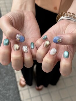 寒色系カラーで海ネイル