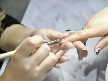 Nail salon Twinklia23の写真/【長さ出しもお任せ☆】フルチップ・アクリルスカルプ対応。フォルムにこだわり、折れにくい美しい指先へ。