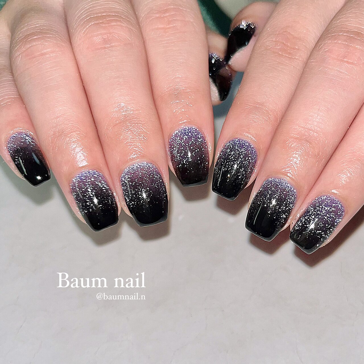 2026年春トレンド】ブラック ラメグラデーションのネイルデザイン集
