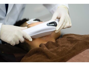 ポア ラボ(Pore Lab)の写真/【痛みが少ないヒゲ脱毛15分】スピーディー脱毛だからお仕事の合間にも◎第一印象はお肌の綺麗さで決まる!