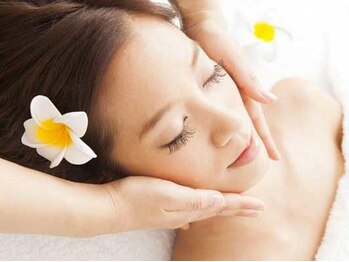 ウラン ウララ Uran Urara まつげエクステ専門店/炭酸パック小顔造形フェイシャル