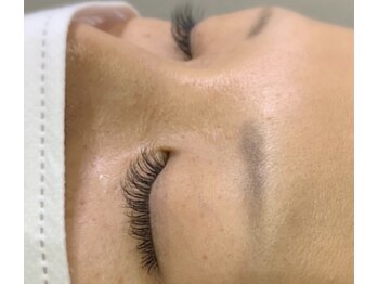 ウミカサロン(Umika Salon)/太さ0.1ミリのまつげエクステ