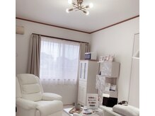 エル(Aile)の雰囲気（白を基調とした、落ち着いた雰囲気の個室サロン♪）