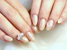 パダアット ヴァラネイル 天神南店(PADA at VALLANAIL)/上品ベージュ/艶感パールネイル