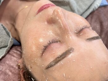 イスリー(ithree.)の写真/角質層を整えて手に入れる究極の艶玉肌。高保湿パックとフェイシャルワックスで自分史上最高の輝きを。