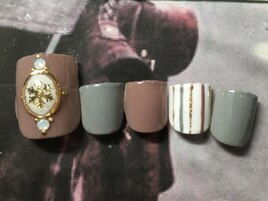 ブローチ風フットネイル