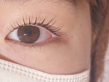 リル バイ ジャックインザボックス(rir by JACK-IN-THE-BOX)の写真/【まつげパーマ¥5500/まつげパーマ+アイブロウ¥9900】まつげパーマと眉ケアの同時施術が大人気◎