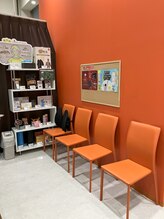 カラダファクトリー イオンモール幕張新都心店/幕張新都心店の待合いです♪
