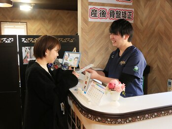 春日部コアラ整体院/受付カウンター