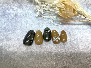 ネイル バズ(NAIL BUZZ)/初回ソフトジェルオフ込11000円