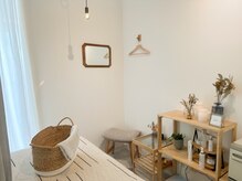 アワ(awa)の雰囲気（白×木をベースとした、小さいけれど落ち着ける空間で一人時間。）