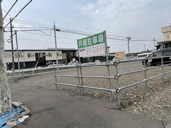 リエル(Riel)/緑の看板”月極駐車場”