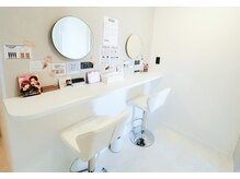 ロレインブロウ 近鉄八尾駅前店/メイクスペース