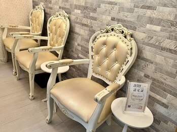 カワイ ビューティーサロン 新宿西口店(Kawai Beauty Salon)/【ハイパーナイフ】待合ペース